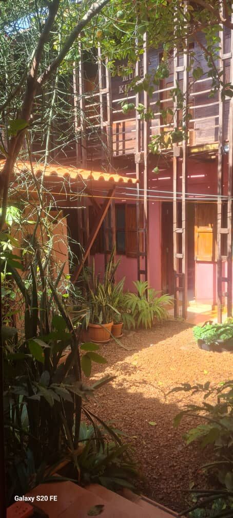 Pensão Creola – Innenhof und Garten